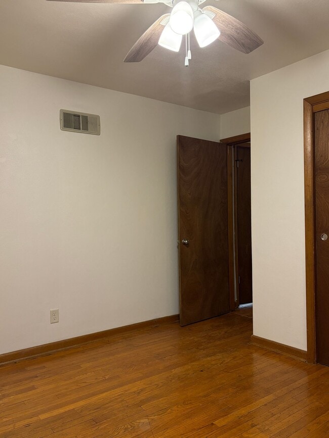 Immaculate Updated 3 Bedroom one 1 Bath with Garage in Rockford, IL - Building Photo - Building Photo