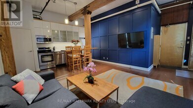 383 Adelaide St E in Toronto, ON - Building Photo - Building Photo