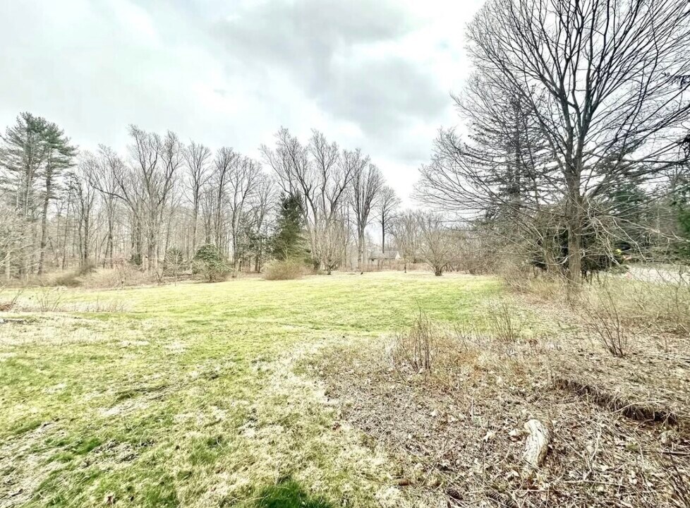 473 Amity Rd in Woodbridge, CT - Foto de edificio