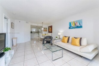 17801 N Bay Rd in Sunny Isles Beach, FL - Building Photo - Building Photo