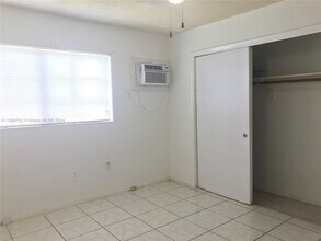 2450 NE 188th St-Unit -2450 in Miami, FL - Building Photo - Building Photo