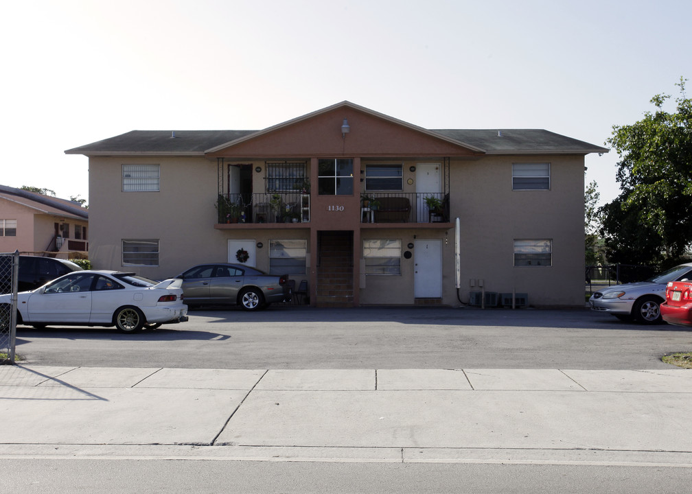 1130 W 77th St in Hialeah, FL - Building Photo
