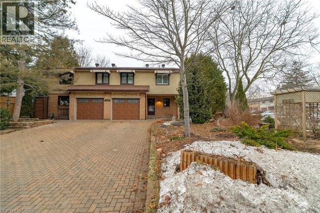 380 Churchill Ct in Waterloo, ON - Building Photo - Building Photo