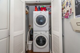 111 B St, Unit 3 in Boston, MA - Building Photo - Building Photo