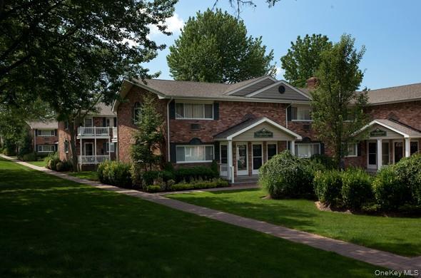 25 Westgate Dr in Bohemia, NY - Building Photo - Building Photo