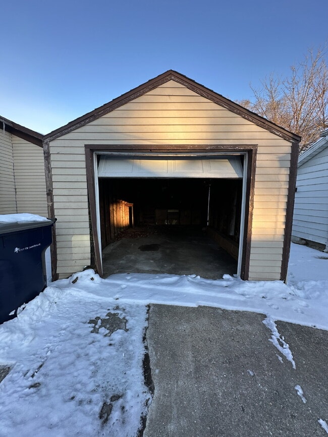 124 N Washington St in Janesville, WI - Building Photo - Building Photo