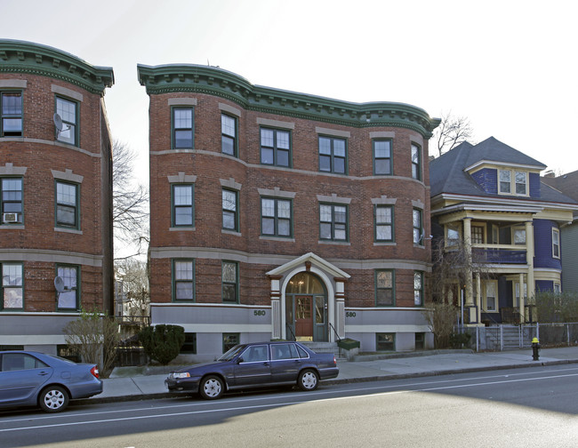 580-580A Blue Hill Ave in Boston, MA - Foto de edificio - Building Photo