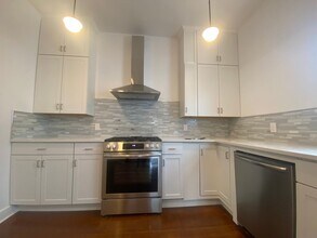 254 W Chestnut St in Kingston, NY - Building Photo - Building Photo