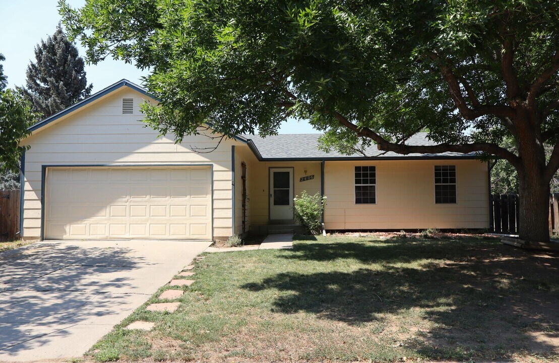 2406 Kodiak Rd in Fort Collins, CO - Building Photo