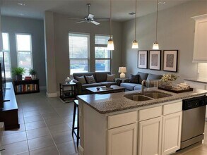 1229 Creekbank Dr in McKinney, TX - Foto de edificio - Building Photo