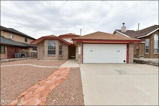 7737 Plaza Azul Rd in El Paso, TX - Building Photo