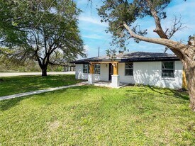 2108 Ontario Ave in Baytown, TX - Building Photo