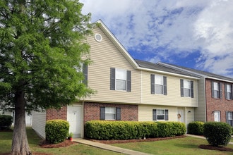 Devon Pointe Apartments and Townhomes in Goose Creek, SC - Foto de edificio - Building Photo