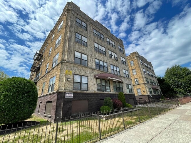 105 Park Ave in East Orange, NJ - Building Photo - Building Photo