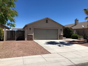 2731 Superba Ave in Kingman, AZ - Foto de edificio - Building Photo