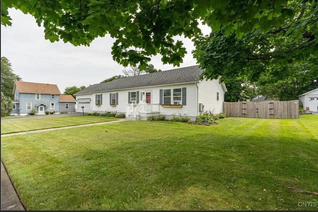 822 Davidson St in Watertown, NY - Building Photo