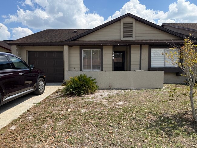 160 Clear Lake Cir in Sanford, FL - Foto de edificio - Building Photo