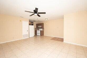 412 W Aurora Dr in Laredo, TX - Foto de edificio - Building Photo
