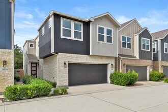 9911 Brickhouse Dr in Houston, TX - Building Photo - Building Photo