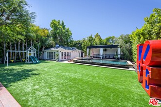 9885 Carmelita Ave in Beverly Hills, CA - Building Photo - Building Photo