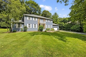 92 Brook Hollow Dr in New Windsor, NY - Building Photo - Building Photo