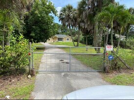 580 5th St SW in Naples, FL - Building Photo