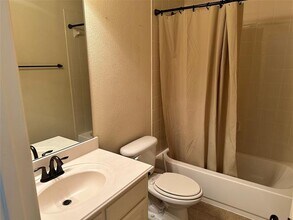 1013 Lake Grove Dr in Little Elm, TX - Building Photo - Building Photo