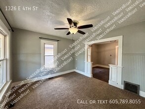 1326 E 4th St in Sioux Falls, SD - Building Photo - Building Photo