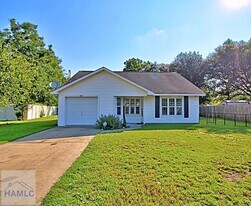 667 Demere Street in Hinesville, GA - Building Photo