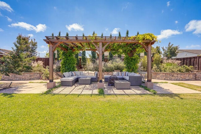 1338 Thais Ln in Hayward, CA - Building Photo - Building Photo