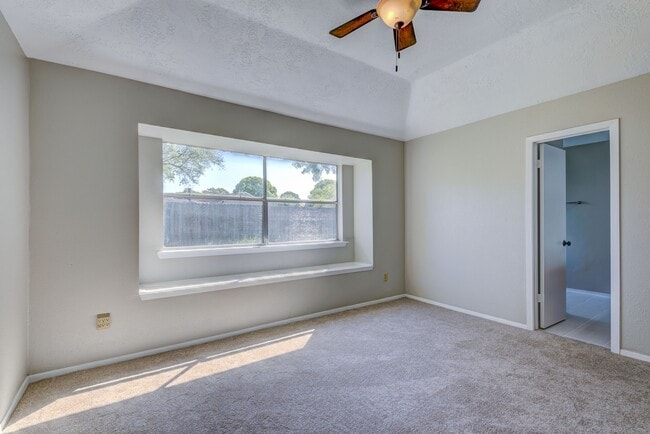 property at 412 Meadowpoint Dr