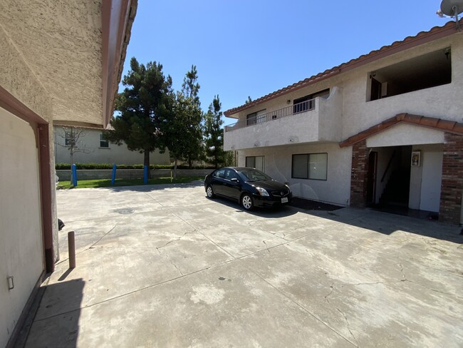 255 Bloomington Ave, Unit B
