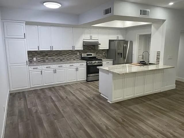 5139 Balboa Blvd, Unit 105 in Encino, CA - Building Photo - Building Photo