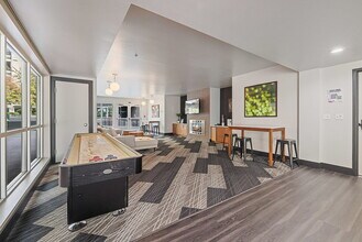 Patent 523 in Seattle, WA - Foto de edificio - Building Photo
