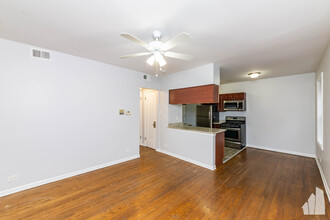 3709 N Sheffield Ave, Unit 305 in Chicago, IL - Building Photo - Building Photo
