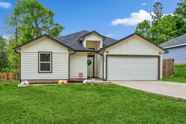 14986 Indian Hill Trail in Willis, TX - Building Photo - Building Photo