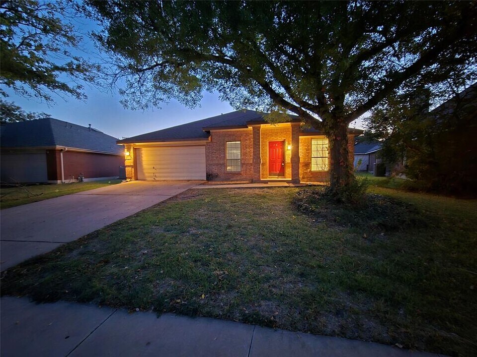 8511 Ephraim Road in Austin, TX - Building Photo