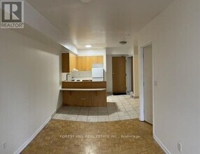 126 Dundas St E in Toronto, ON - Building Photo - Building Photo