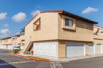 Fountain Crest in Fountain Valley, CA - Building Photo - Building Photo