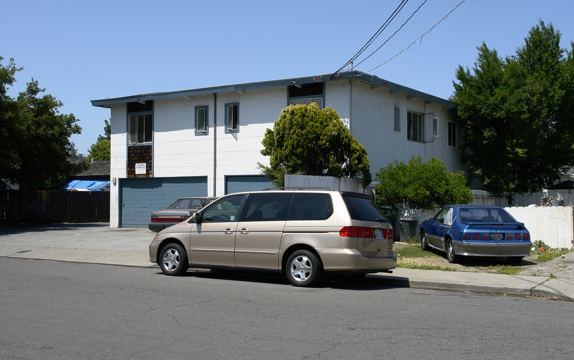 211 3rd Ave in Redwood City, CA - Building Photo