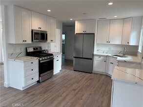 2410 Gates Ave in Redondo Beach, CA - Foto de edificio - Building Photo