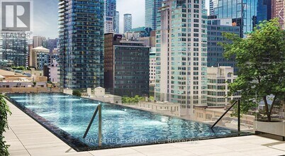 88 Queen St E in Toronto, ON - Building Photo - Building Photo