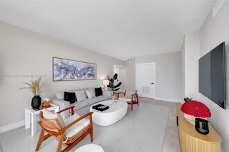 6365 Collins Ave, Unit 3906 in Miami Beach, FL - Building Photo - Building Photo