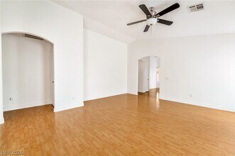 11000 Vallerosa St in Las Vegas, NV - Building Photo - Building Photo