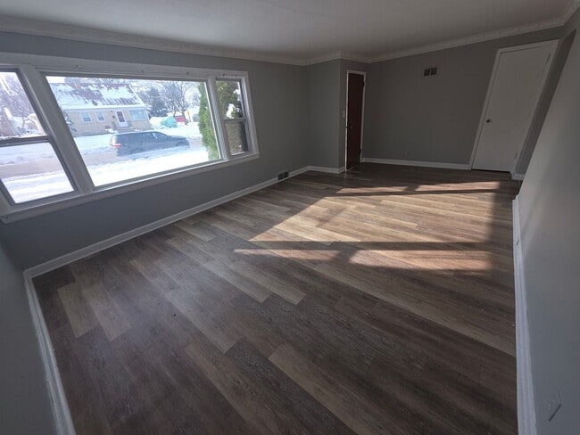 7348 W Medford Ave in Milwaukee, WI - Foto de edificio - Building Photo