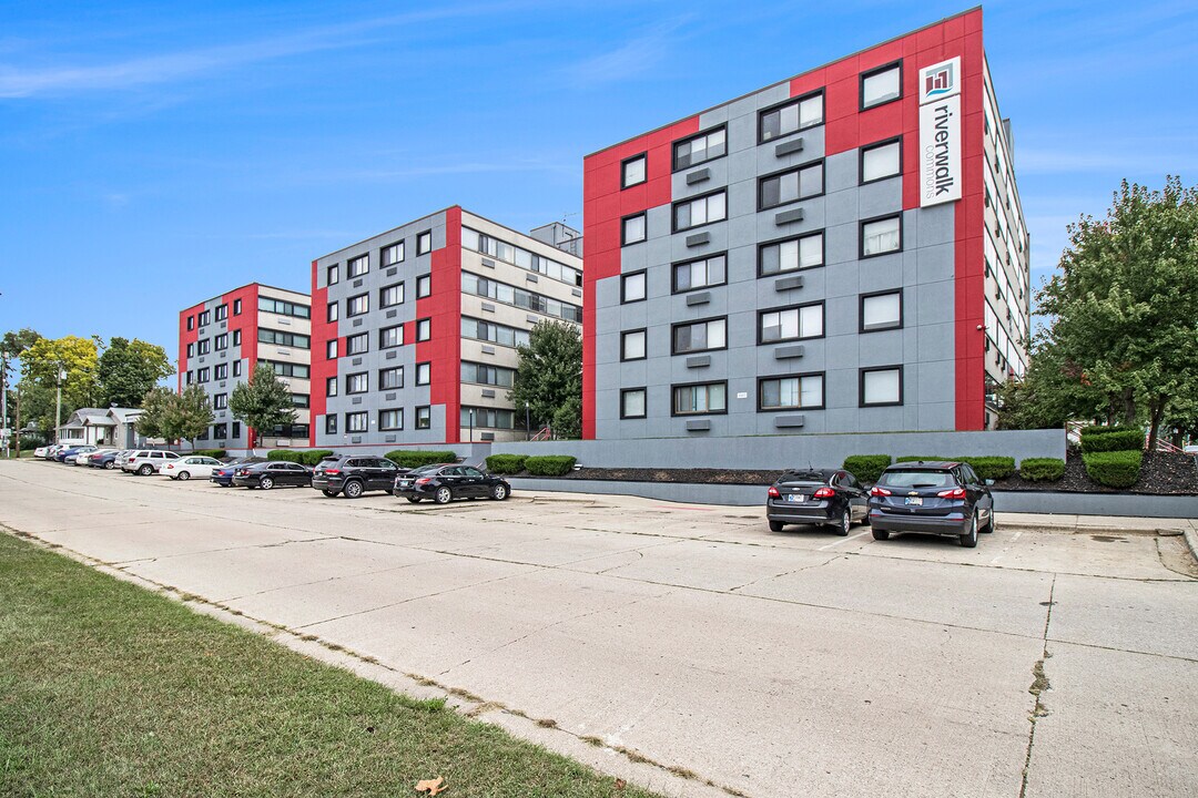 Riverwalk Commons- Student Housing in South Bend, IN - Building Photo