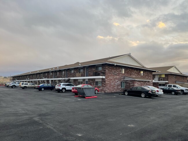 Mountain View in Tonopah, NV - Foto de edificio - Building Photo