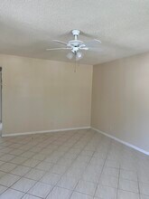 236 Sheffield J in West Palm Beach, FL - Foto de edificio - Building Photo