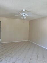 236 Sheffield J in West Palm Beach, FL - Building Photo - Building Photo