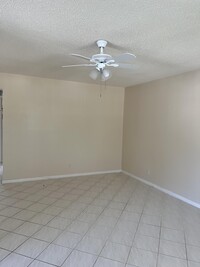 236 Sheffield J in West Palm Beach, FL - Building Photo - Building Photo